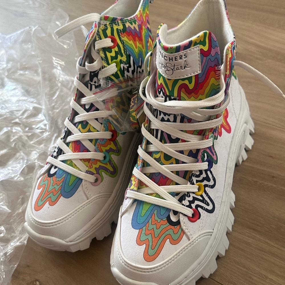 Skechers White High-Top Kids Sneakers with Multicolor Wave Print